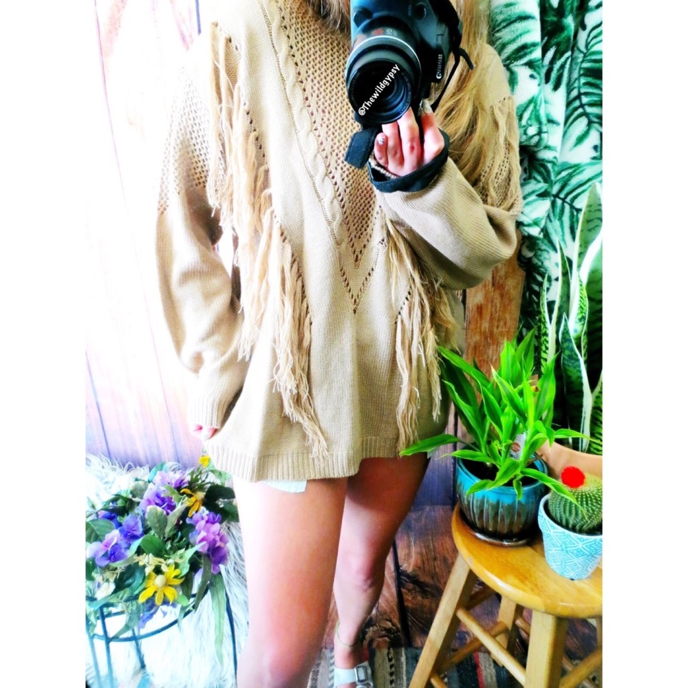 Western boho fringe detailed sweater 🍂 - Picture 4 of 7